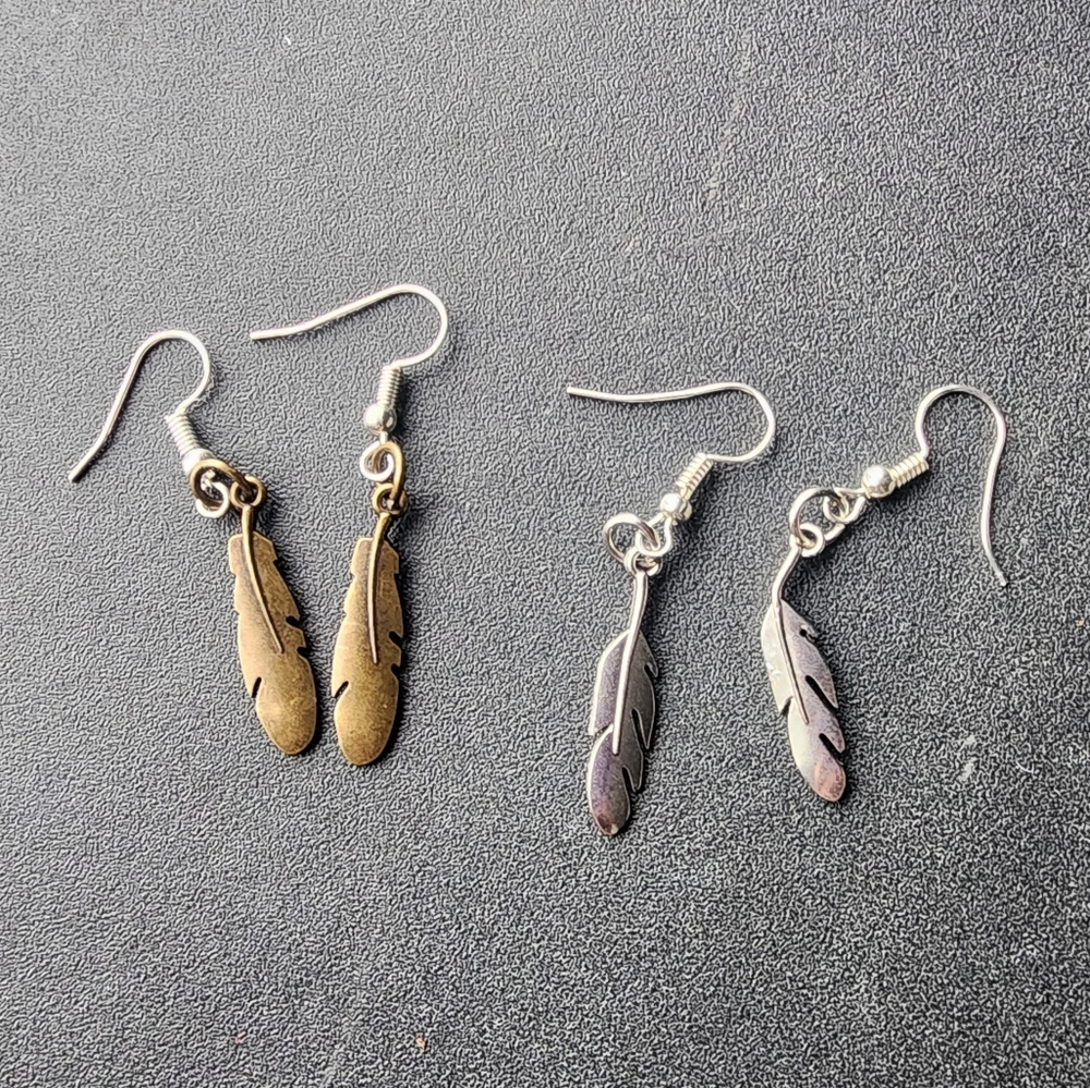 Dangle feather dangle earrings